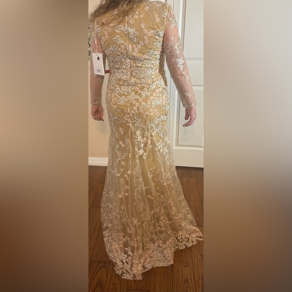 MAC DUGGAL Embroidered V Neck Long Sleeve Trumpet Gown NWT 70239 - Picture 10 of 10